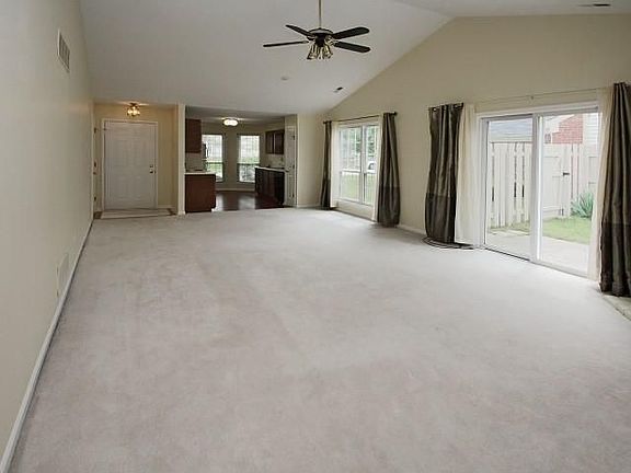 5th image of 9434 Colony Pointe West Dr