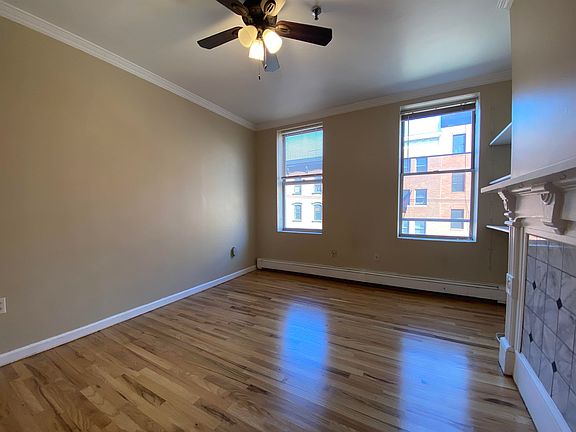 5th image of 218 Willow Ave APT 3L