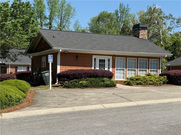 2575 Rosehill Cir, Lithia Springs, GA 30122