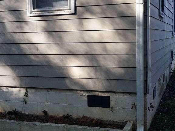 3rd image of 447 Burks Pl