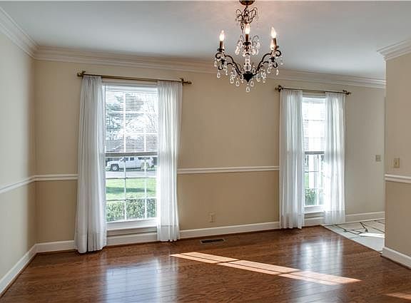 5th image of 117 Arlington Pl