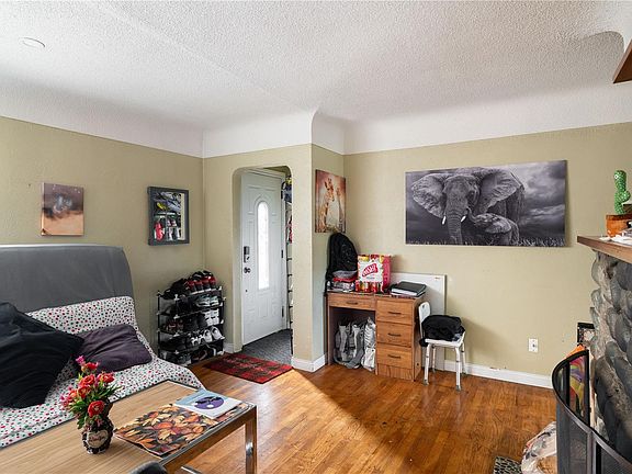 4th image of 1203 Pearce Cres