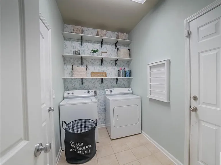 338 Scarlett Ln — Photo 16