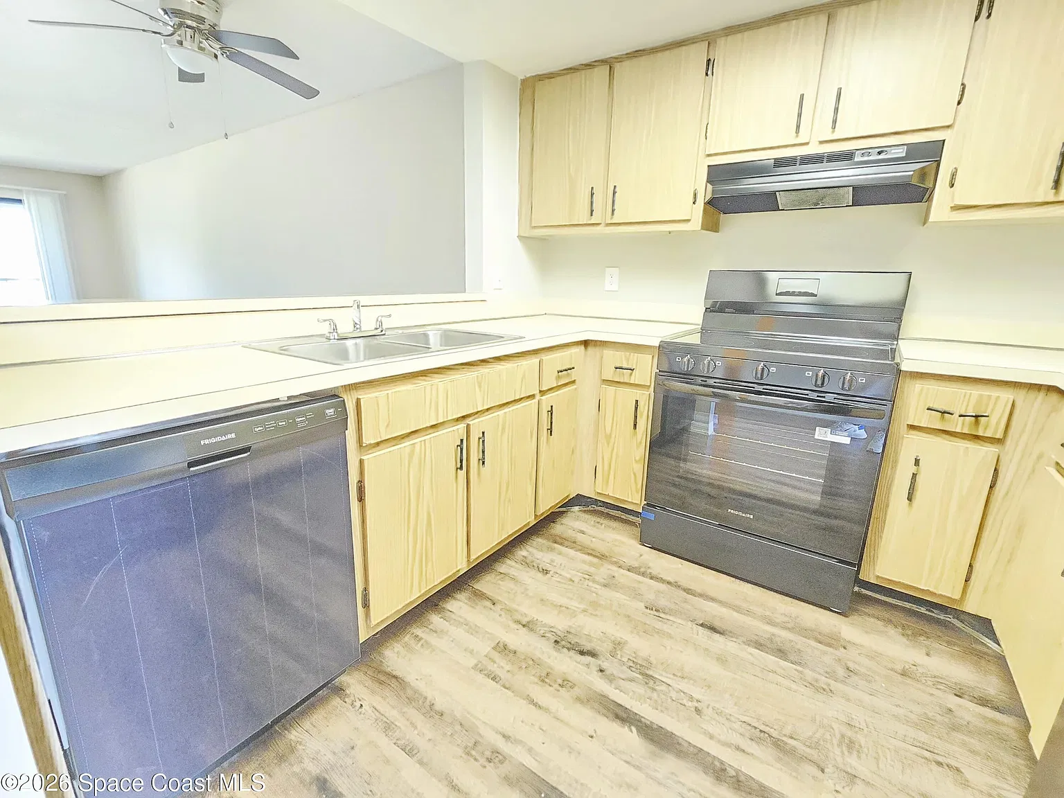 2 bed, 2.0 bath, 996 sqft, $1,400 — Photo 3