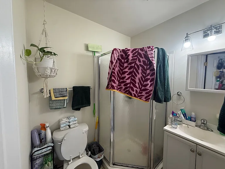 Newly Renovated Temple Apartment — Photo 16