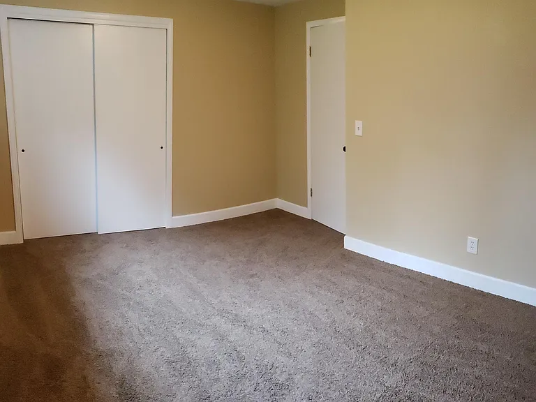 Lower egress bedroom (3)