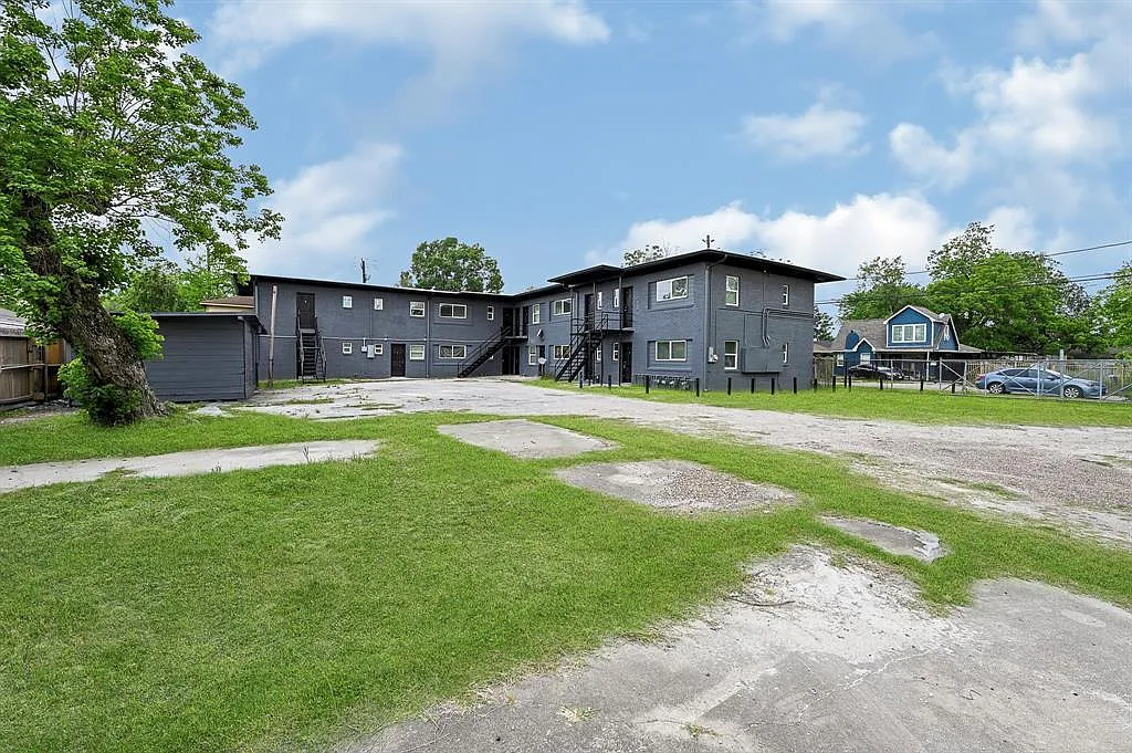 Building Photo - 7210 Dahlia St