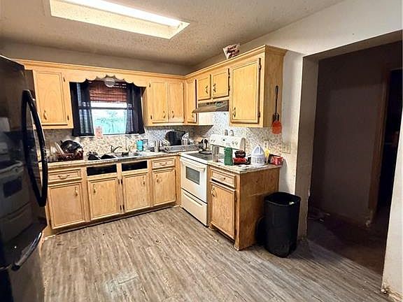 3rd image of 6406 S Rivera St