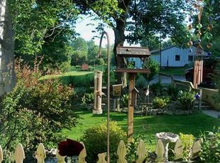 1230 Johns Ln, New Castle, PA 16101