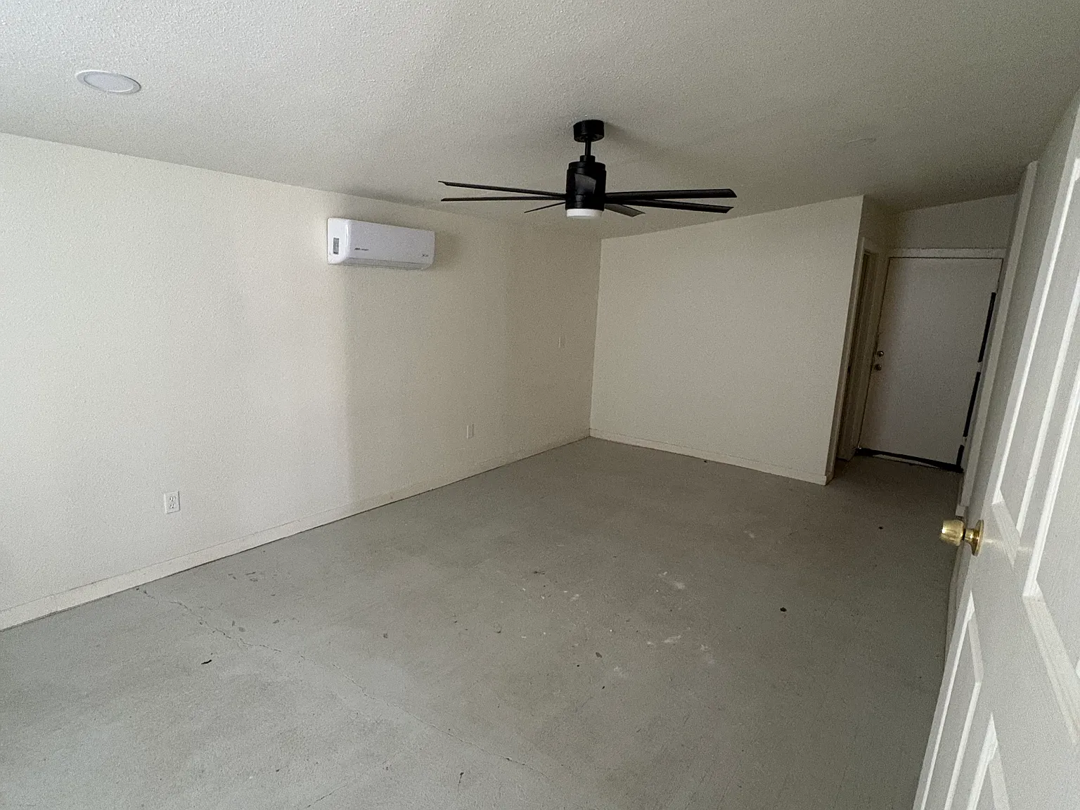 3 bed, $950 — Photo 2