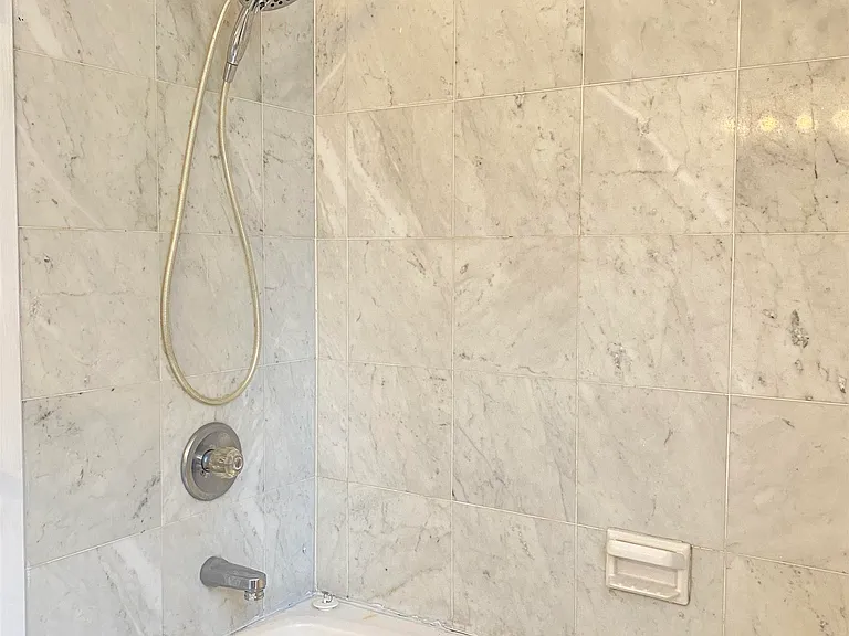 45 River Dr S #1402 — Photo 17