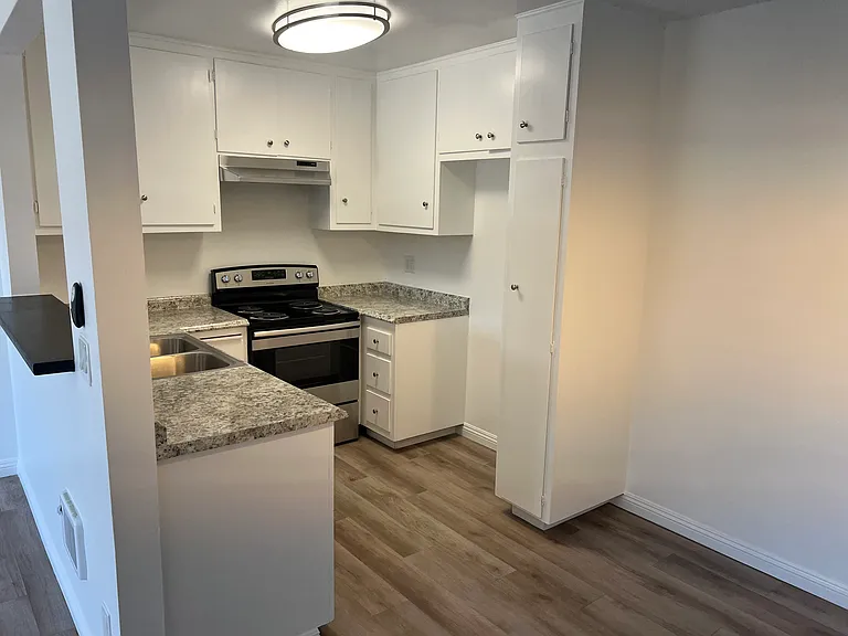 Beachwood Village Apartments — Photo 109