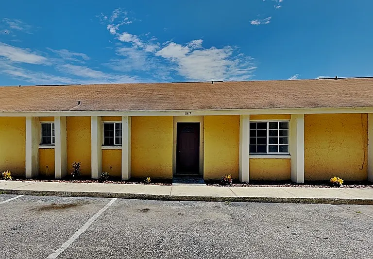 1917 Truman Rd — Photo 1