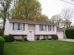 902 Aris Dr, Erie, PA 16505