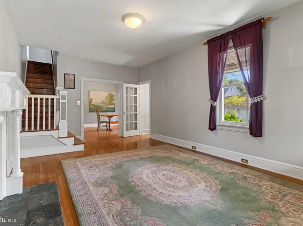 12 E Charles St, Palmyra, NJ 08065