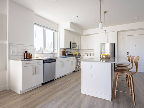 5th image of 11311 W Chandler Blvd #4667330