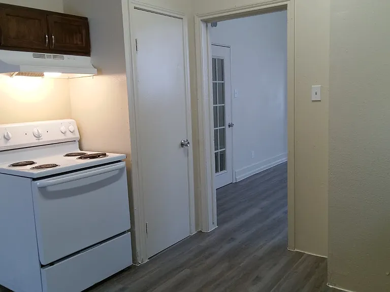 204 S Hackberry St #B — Photo 25