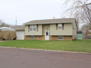 511 Manor Dr, Metamora, IL 61548