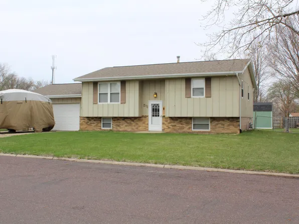 511 Manor Dr, Metamora, IL 61548