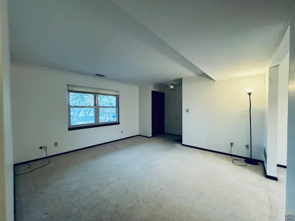 5443 SW 12th Ter, Topeka, KS 66604