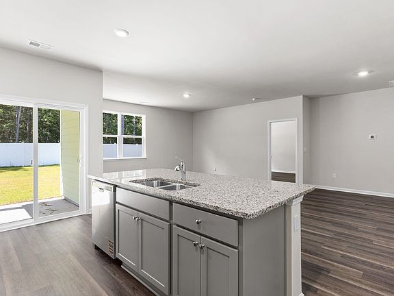 5th image of 338 Ridley St