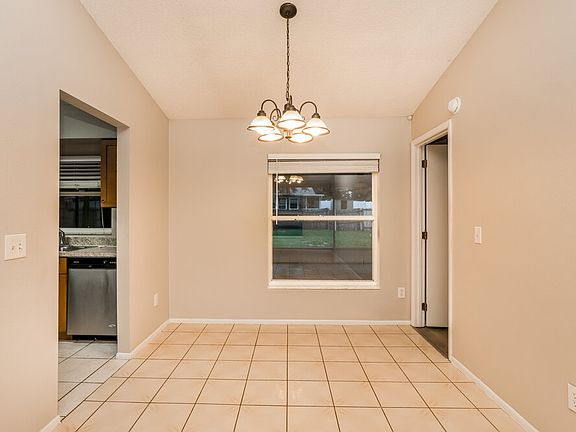 4th image of 8021 Cloverglen Cir