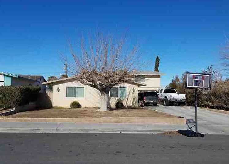 2nd image of 1413 De Anza St
