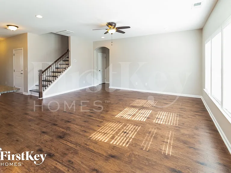 423 Mountain Laurel Cir — Photo 4