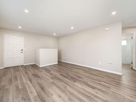 3rd image of 450 Manhattan Ave #6