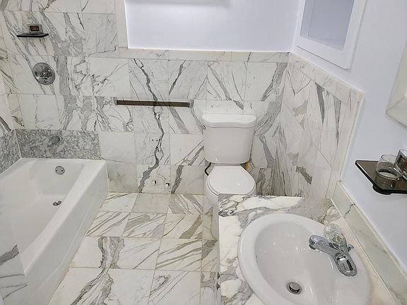 3rd image of 6347 NW 39th Ter