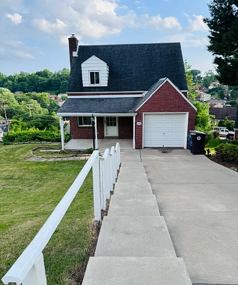 1542 Elderslee Rd — Photo 1
