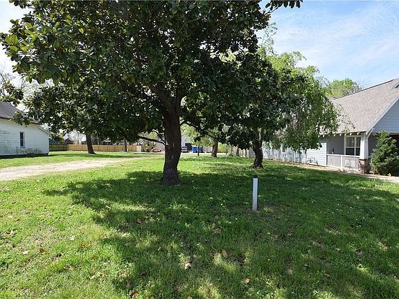 3rd image of 406 SE D St Lot 19