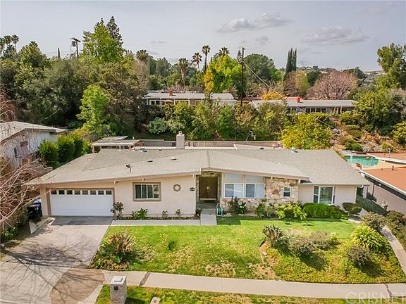 2nd image of 5853 Lockhurst Dr