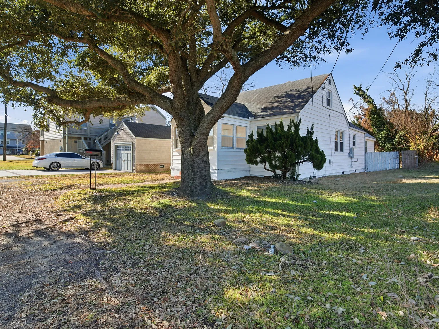 9631 Worth St — Photo 3
