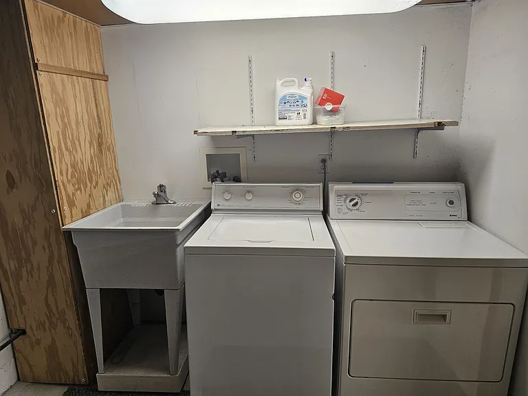 1579 E Hollywood Ave — Photo 10