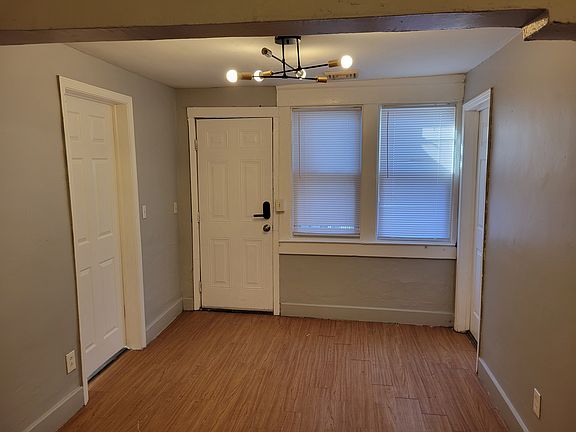 3rd image of 409 Oak Hill Ave #5
