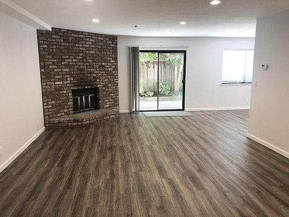 5th image of 1002 Roble Ave #2