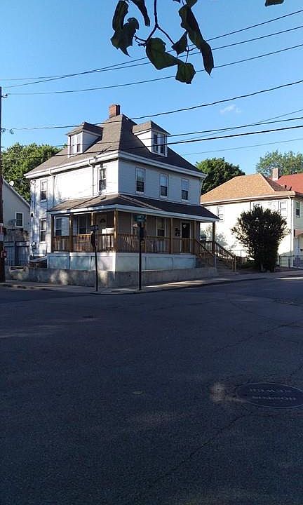 2nd image of 113 Evans St