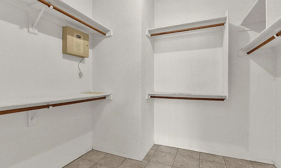 5 bed, 3266 sqft, $3,500 — Photo 4