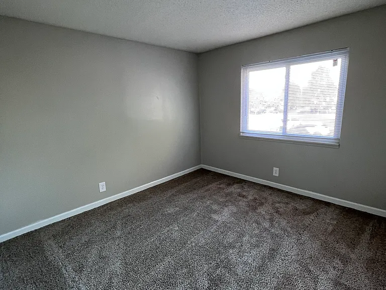Bell Hollow Apartments — Photo 63
