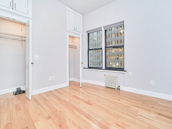 5th image of 211 W 53rd St APT 4G