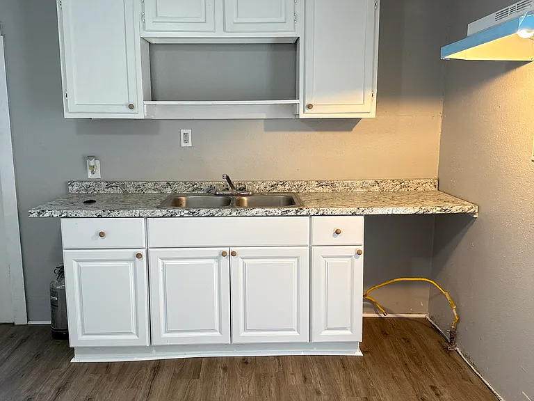 1502 Thompson Pl #B — Photo 17