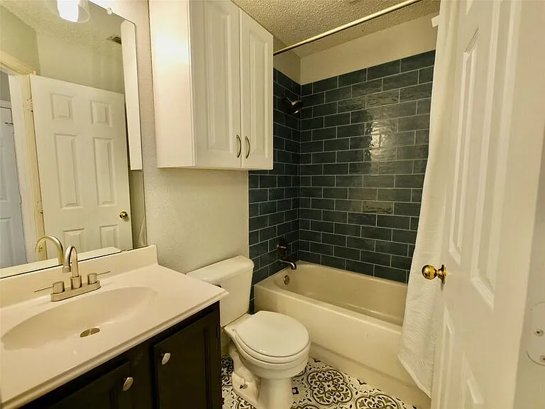 4502 Highlands Dr — Photo 24