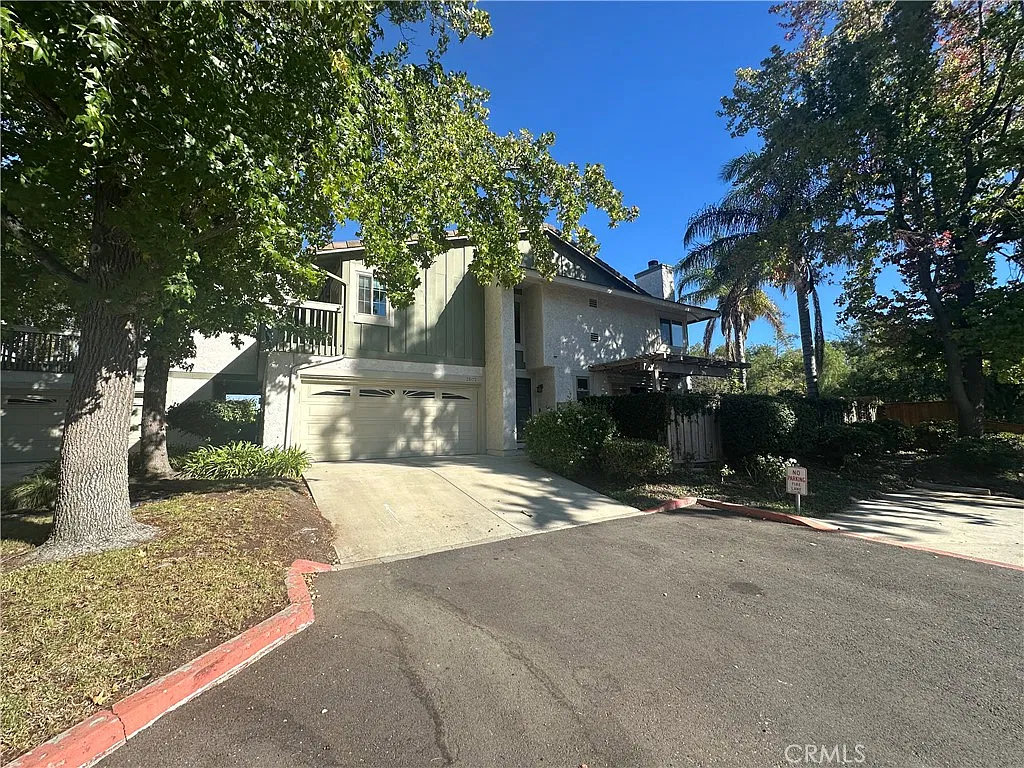 3 bed, 2.5 bath, 1501 sqft, $3,900 — Photo 2