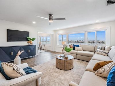 100 Bluff View Dr APT 504A, Belleair Bluffs, FL, 33770