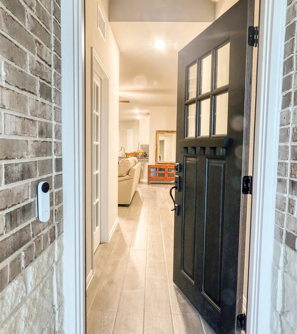 4 bed, 3.5 bath, 2544 sqft, $2,400 — Photo 3