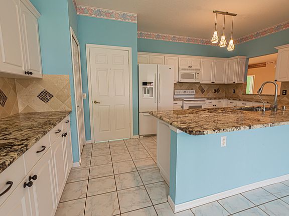 5th image of 1009 NW Tuscany Drive