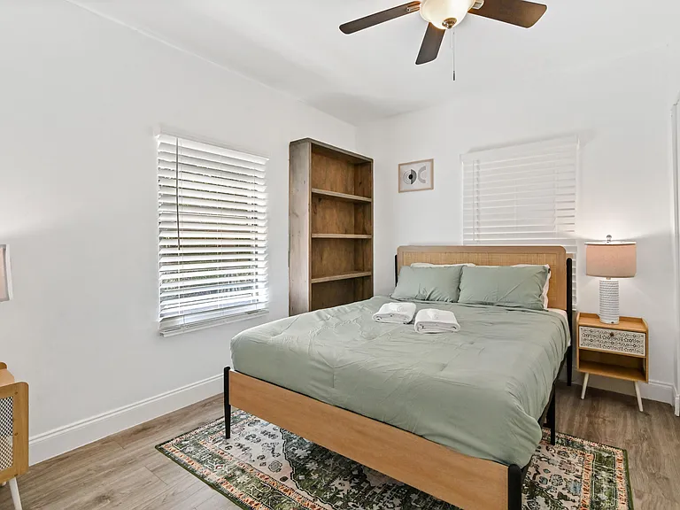 1032 W Jennings St — Photo 17