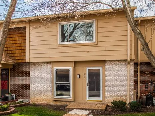 247 Carmel Woods Dr, Ballwin, MO 63021
