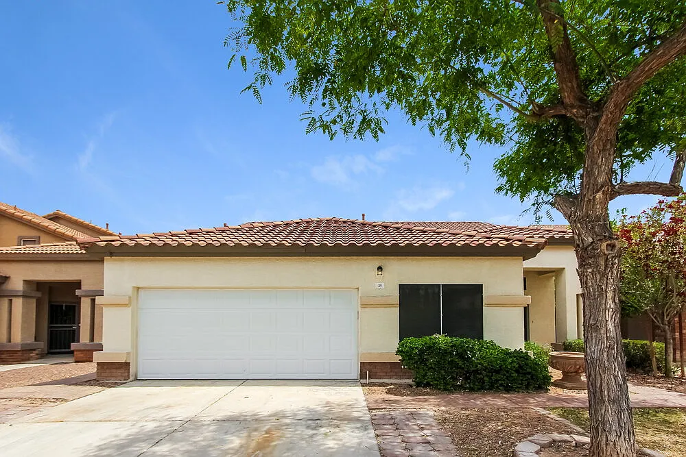 4 bed, 2.0 bath, 2027 sqft, $2,755 — Photo 1